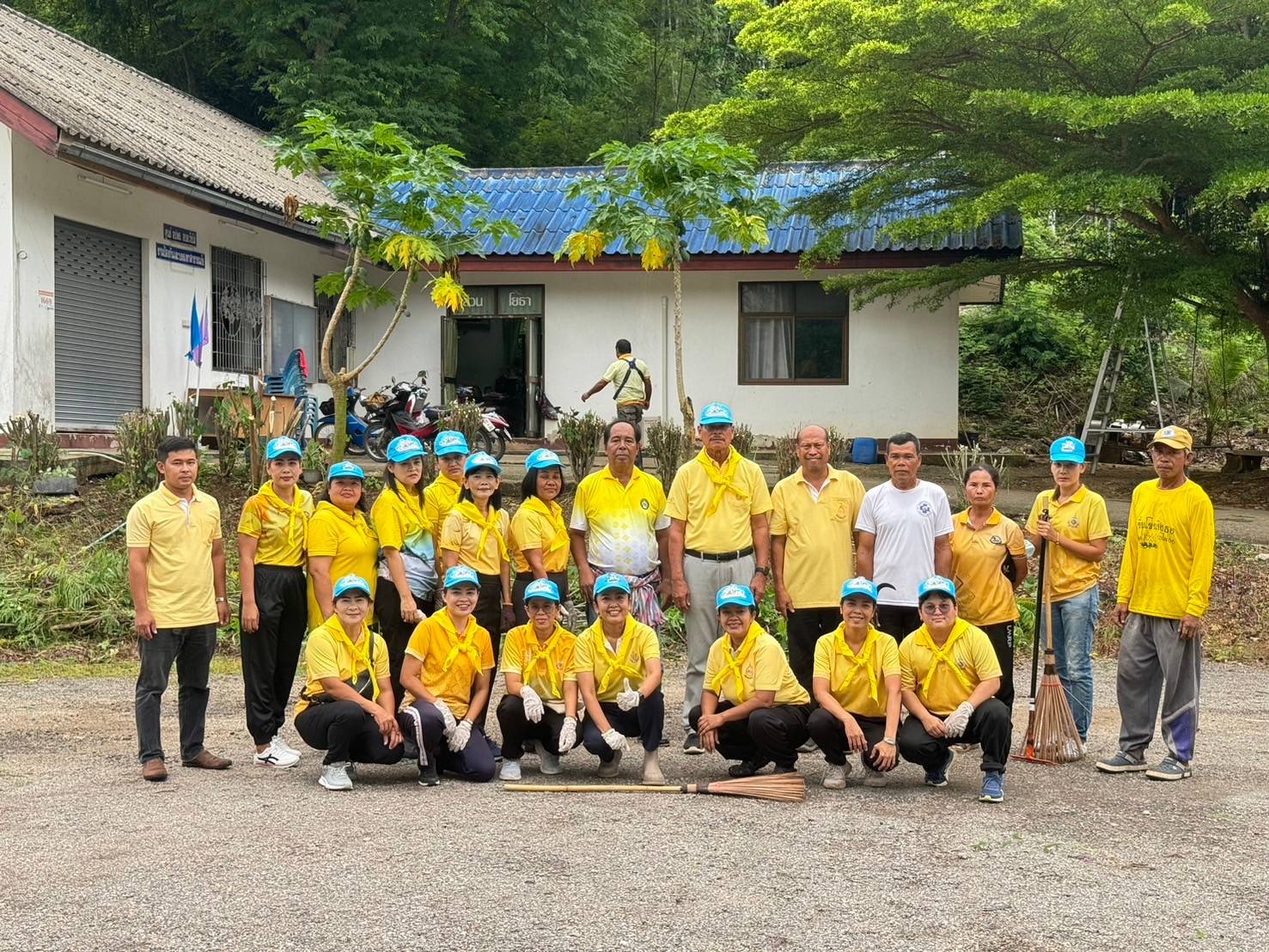 วันที่ 27-28 กรกฎาคม 2567 นายปรีชา ตรีทศ นายกองค์การบริหารส่วนตำบลวังไผ่ พร้อมด้วยคณะผู้บริหาร พนักงานส่วนตำบล พนักงานจ้าง โรงเรียนวัดดอนเมือง โรงพยาบาลส่งเสริมสุขภาพตำบลวังไผ่ ผู้นำท้องที่ ผู้นำท้องถิ่น และประชาชน ร่วมกิจกรรมเพื่อถวายเป็นพระราชกุศล เนื่องในโอกาสพระราชพิธีมหามงคล พระบาทสมเด็จพระเจ้าอยู่หัวเฉลิมพระชนมพรรษา 6 รอบ