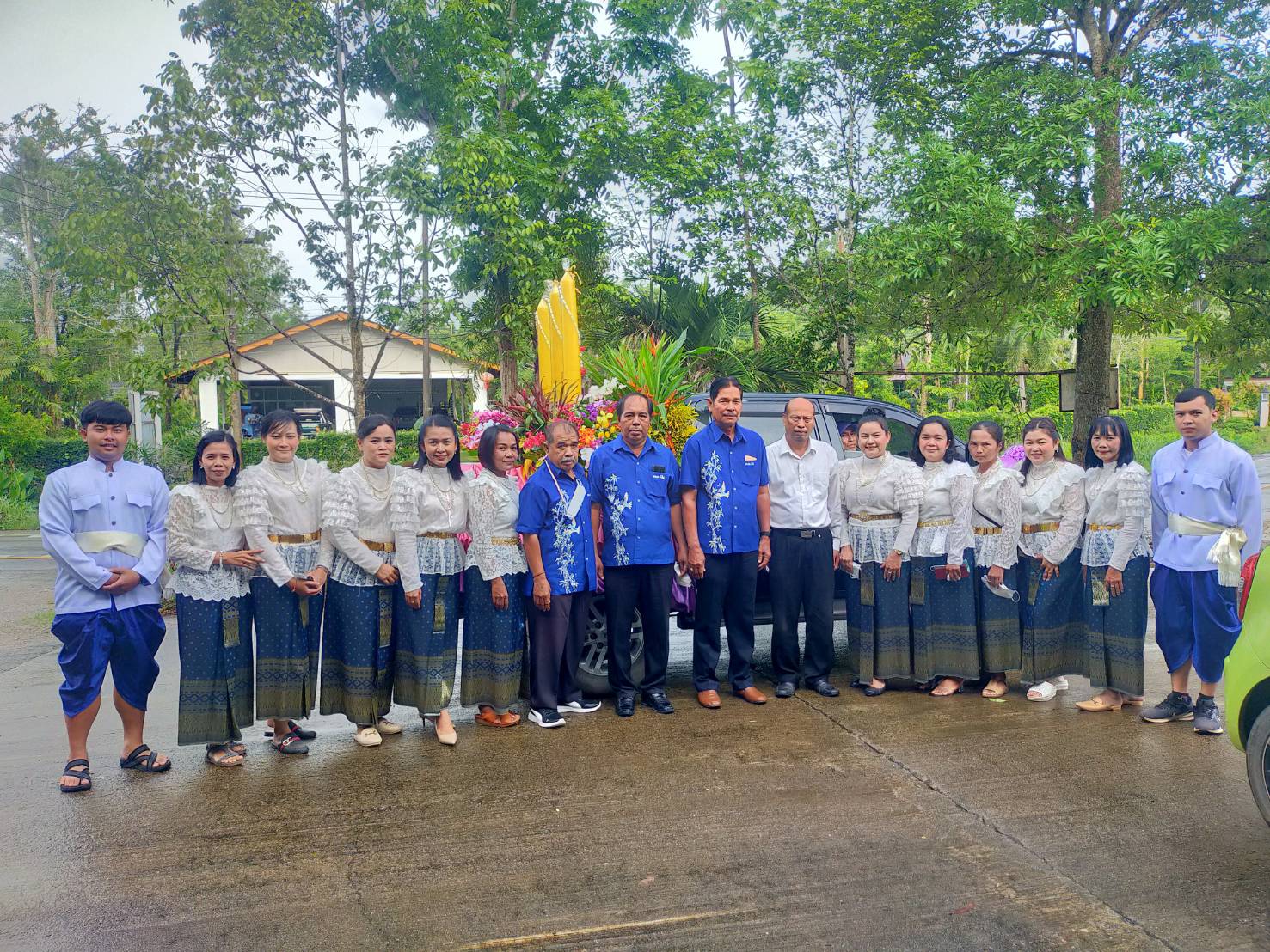 นายปรีชา ตรีทศ นายกองค์การบริหารส่วนตำบลวังไผ่ พร้อมด้วยคณะผู้บริหาร สมาชิกสภาอบต. พนักงานส่วนตำบล พนักงานจ้าง เข้าร่วมกิจกรรมในวันสำคัญทางพระพุทธศาสนา ประจำปี พ.ศ.2565 (กิจกรรมแห่เทียนพรรษา ถวายเทียนพรรษา พิธีลงนาม MOU) ณ สำนักงานเทศบาลตำบลวังไผ่ วัดอุทัยธรรม(เขาถล่ม) สำนักสงฆ์เขางิ้ว และวัดดอนเมือง